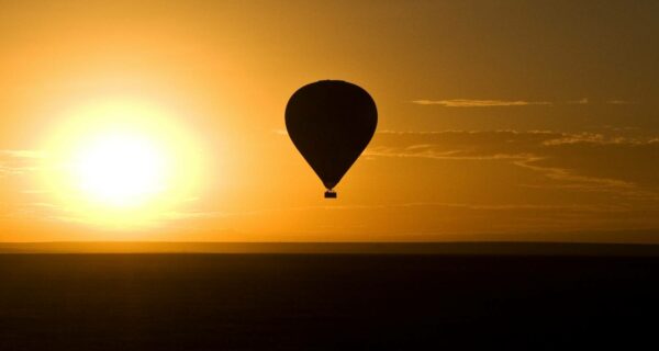 Kenya balloon safari Masai Mara at dawn