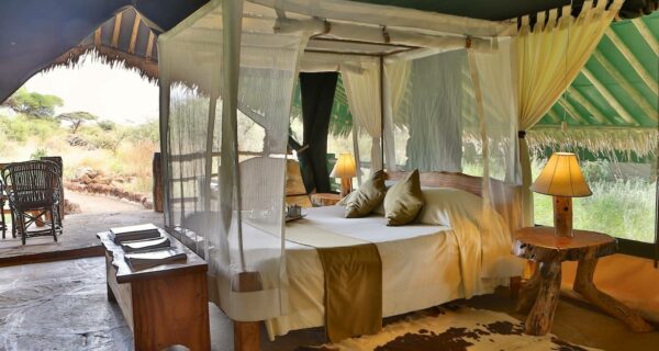 Luxury game lodge Kenya safaris